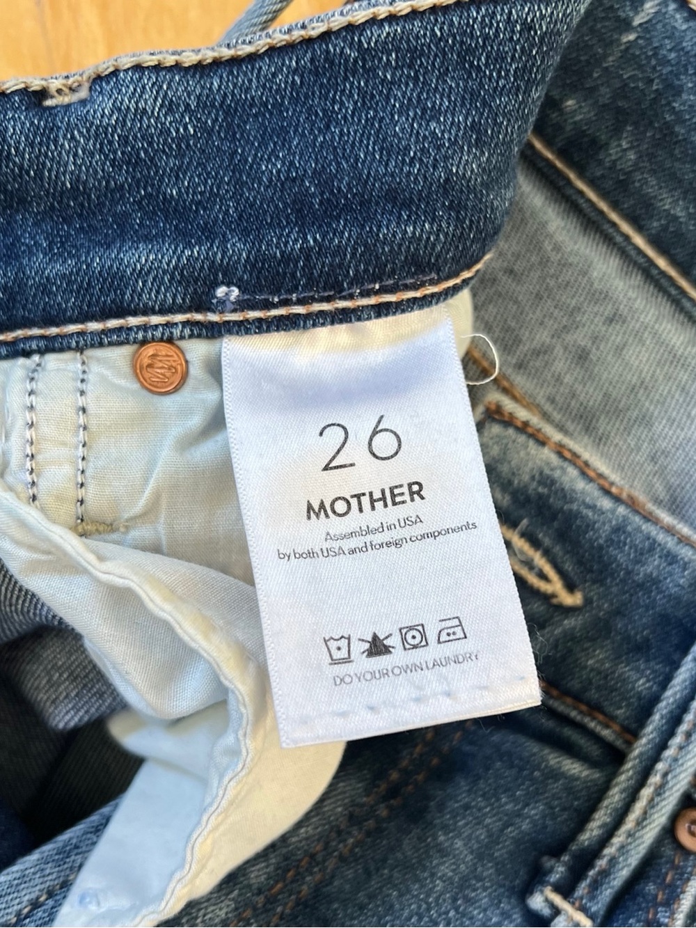 MOTHER Mid Rise Dazzler Ankle Jeans Medium Wash - 26 - Picture 3 of 5
